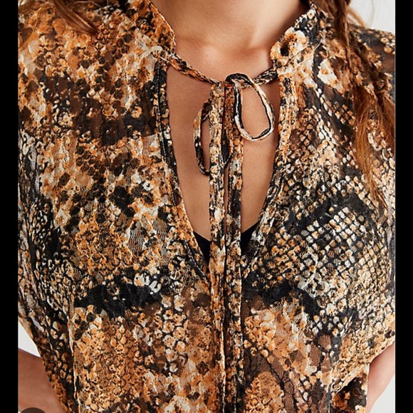 (5 for $75) NWT FREE PEOPLE about for the night oversized top in snake combo - Picture 5 of 13